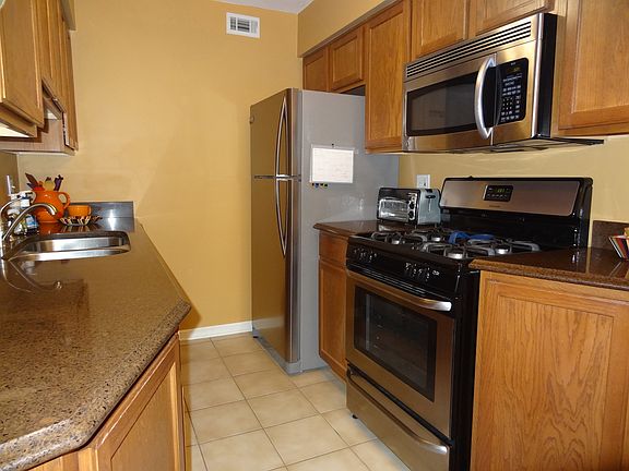 5th image of 1605 N Windsor Dr APT 305