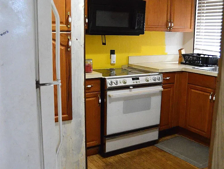 525 Owen St — Photo 15