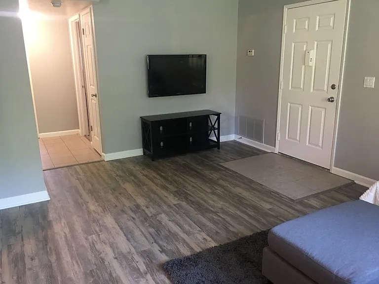 Sandpointe Apartments — Photo 18