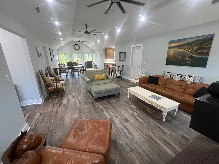 541 S Shore Dr — Photo 3