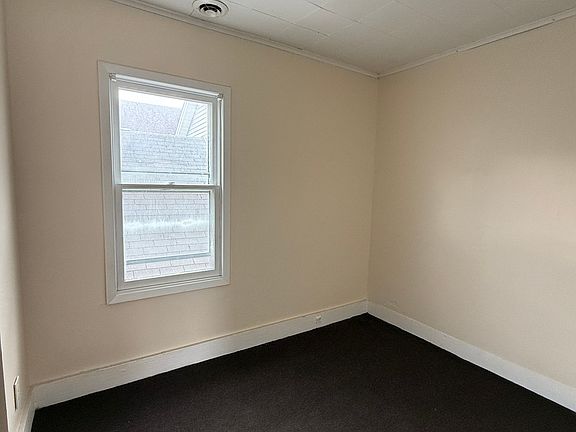 4th image of 137 Vincennes St #2