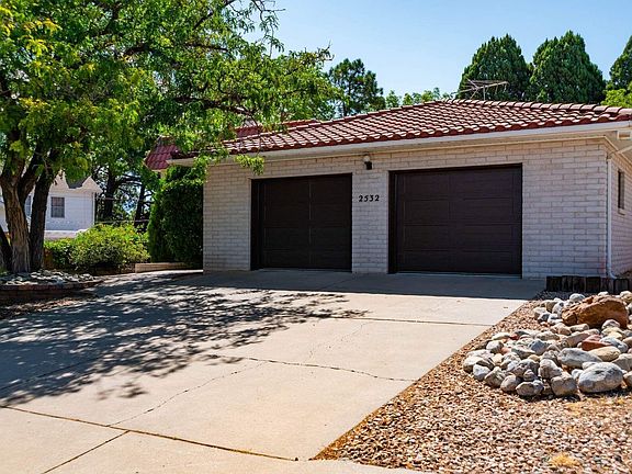 2nd image of 2532 Harold Pl NE