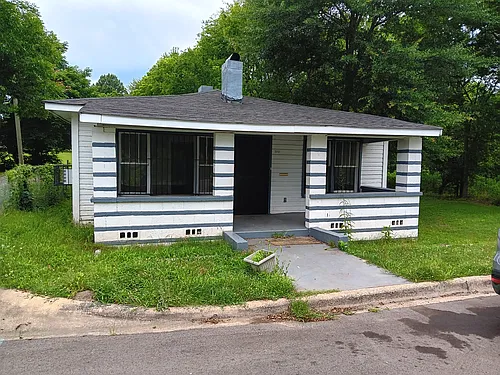 352 Court E Photo 1