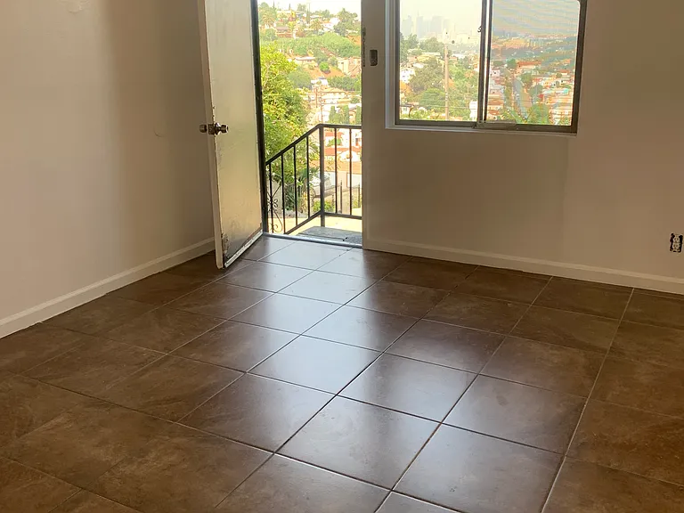 1324 Luella Dr — Photo 3