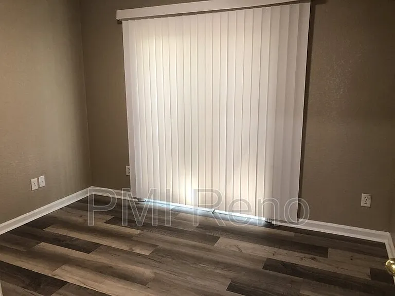 453 Roberts St #B — Photo 8