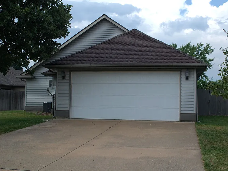 106 Corcoran Dr — Photo 4