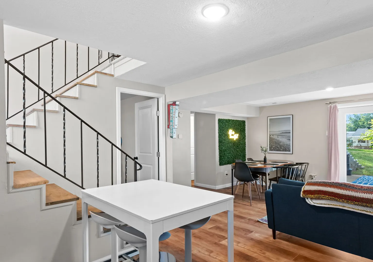 4 bed, 1.5 bath, 1120 sqft, $4,200 — Photo 3