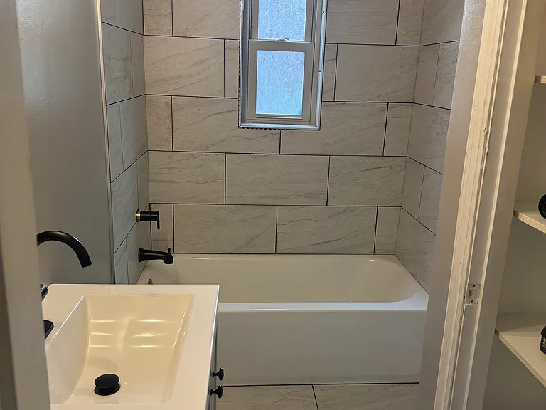 1709 Marquette Ave — Photo 2