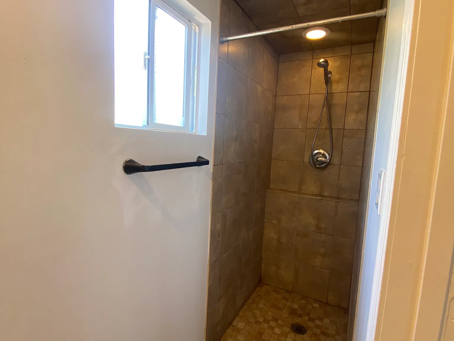Studio, 400 sqft, $850 — Photo 3