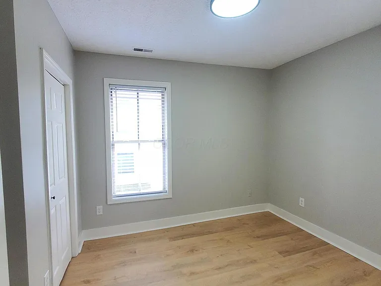 33 S Cypress Ave — Photo 4