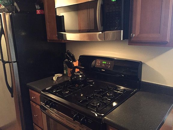 3rd image of 525 N Jackson St APT 202