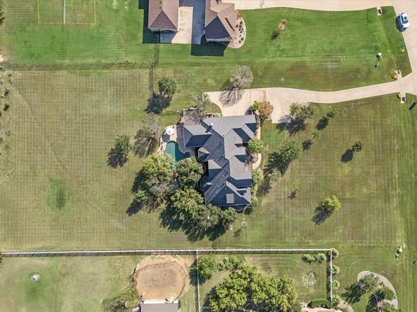 911 Noble Champions Way, Bartonville, TX 76226