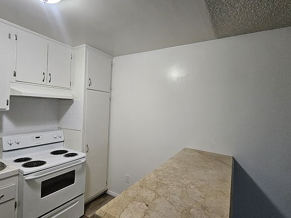 2nd image of 11032 Moorpark St #A15