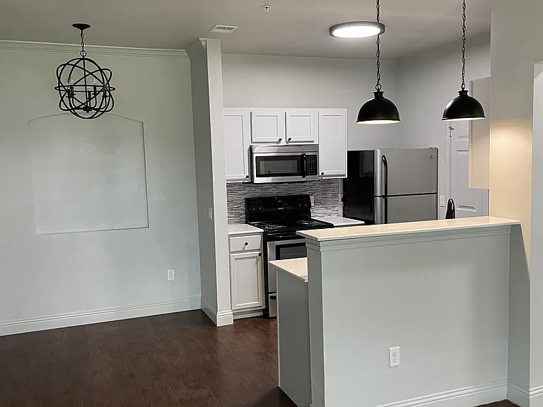 The Colony Luxury Apartments — Photo 24
