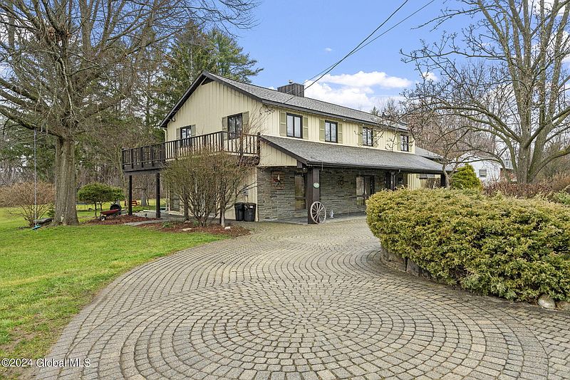 3rd image of 9 Frenchs Mill Road