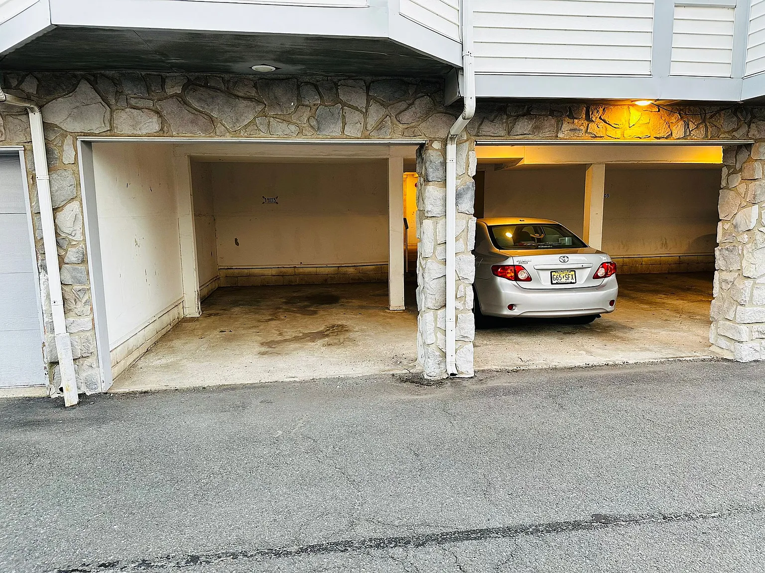 1903 Amanda Ct — Photo 2