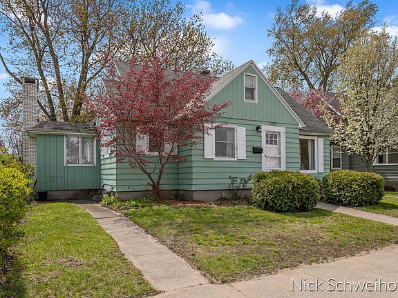 2nd image of 230 W 24th St