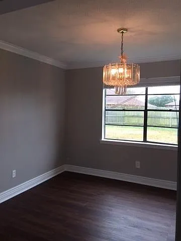 805 Champagne Dr — Photo 4