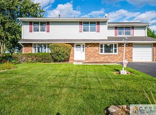 34 Russett Rd S, Kendall Park, NJ 08824