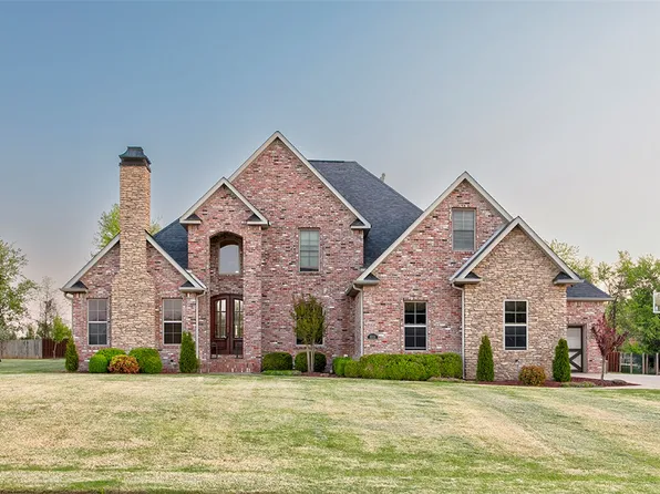 1353 Scout Trl, Siloam Springs, AR 72761