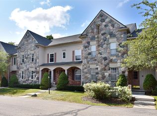 1635 Huntington Park APT A, Rochester Hills, MI 48309