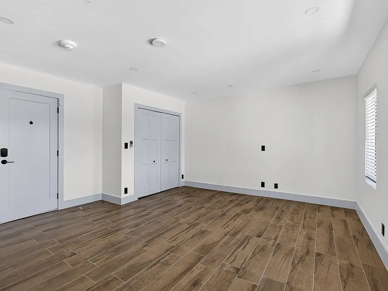 2032 N Dixie Hwy #11 — Photo 11