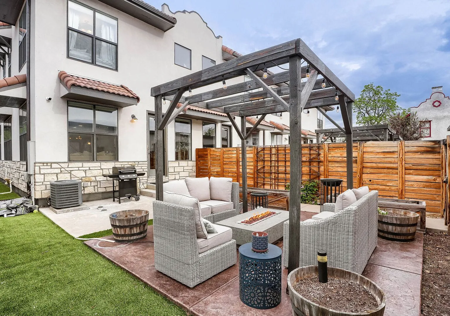 Bright & Inviting Home | Access to All — Photo 4