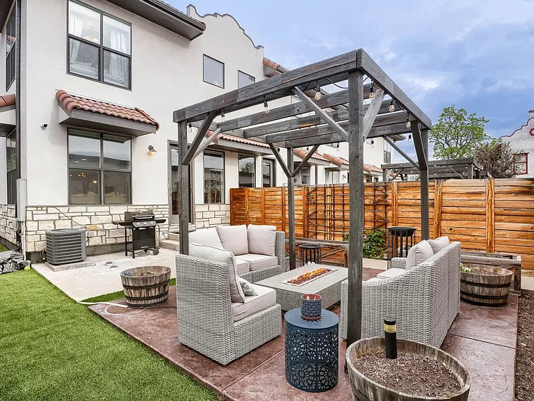 1630 Winona Ct — Photo 4