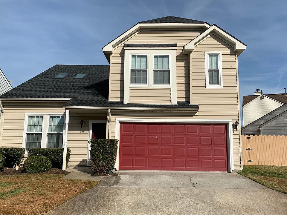 1st image of 304 Oak Hill Way