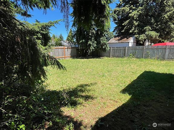 3rd image of 1109 117th Street S