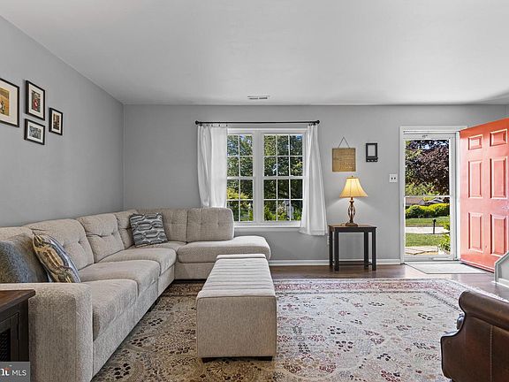 5th image of 4 Devon Cir