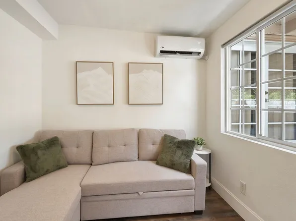 (undisclosed Address), Escondido, CA 92025