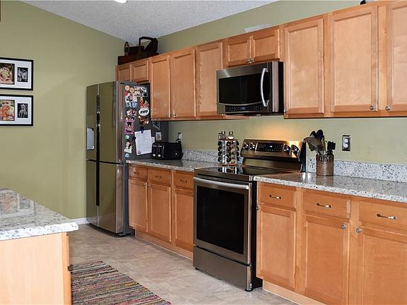 5th image of 652 Lake Charles Dr