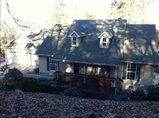 1049 W Copper Ct, Roseburg, OR 97471