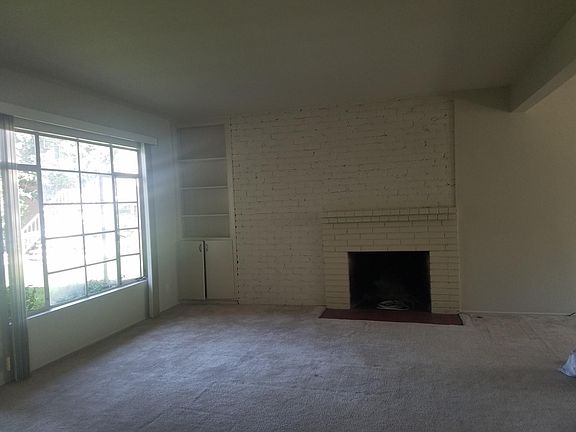 3rd image of 893 W Huntington Dr APT B