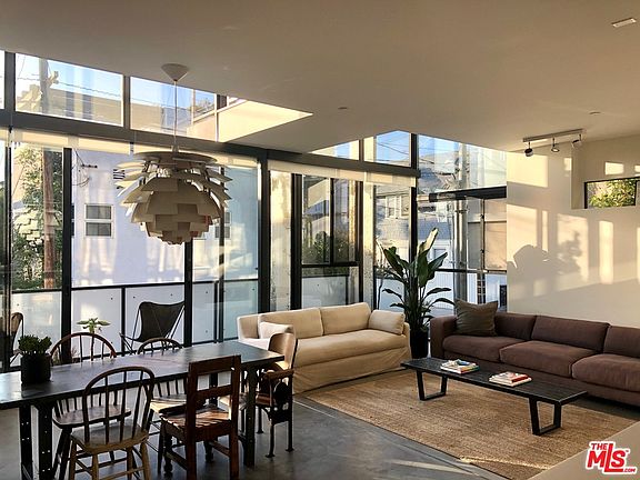5th image of 44 Park Ct