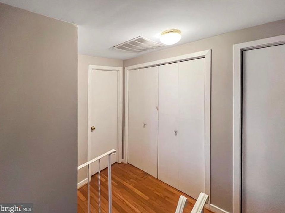 1st image of 4 Copps Hill Ct