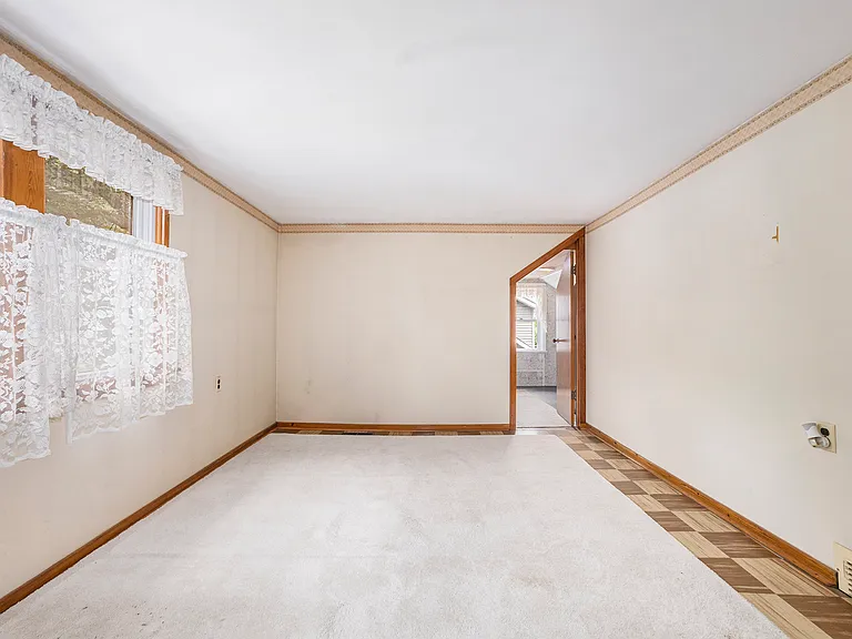 524 Continental Rd — Photo 16