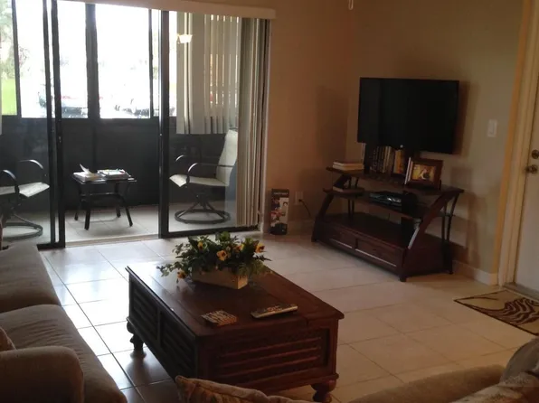 702 Sunny Pine Way #D1, Greenacres, FL 33415