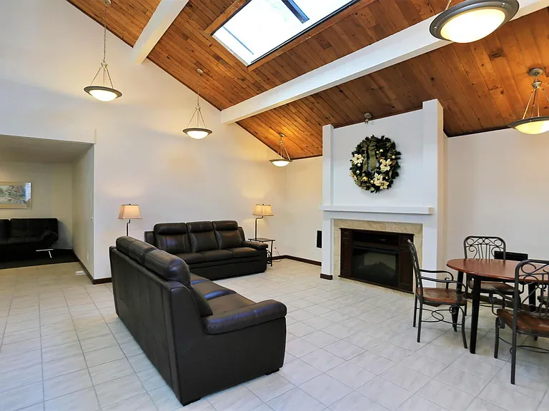 Sandpiper East Apartments — Photo 14