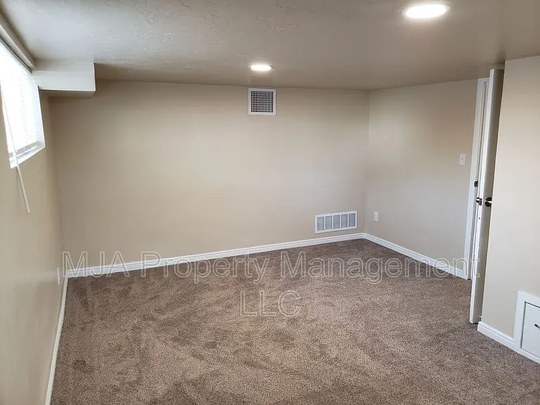 970 W Center St — Photo 13