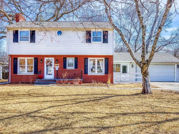 1036 Kalfahs St, Neenah, WI 54956