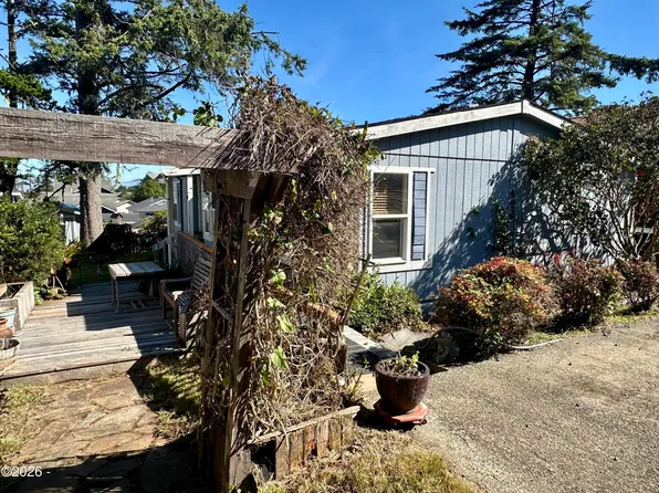 170 NW 55th St, Newport, OR 97365