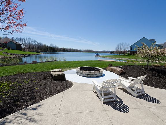 Firepit w/ gas starter