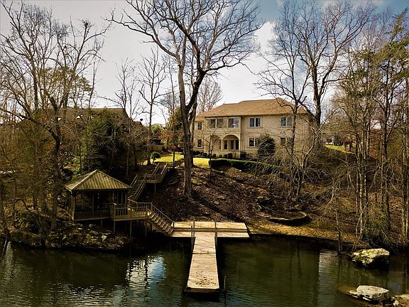 3rd image of 499 Riverbend Dr