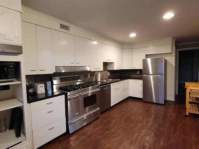901 S Broadway St — Photo 25