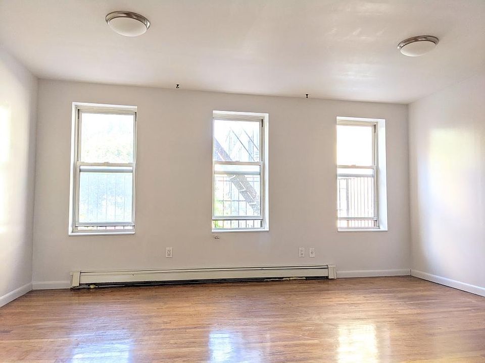 1st image of 13 Oliver St #3