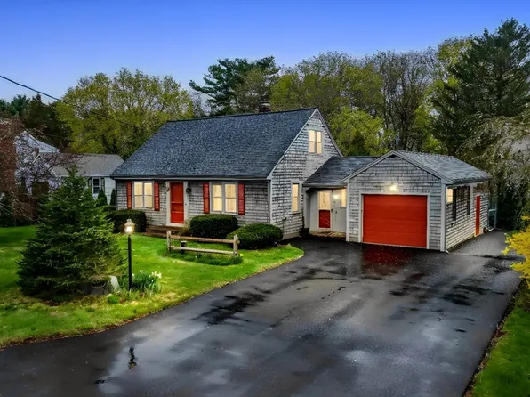 4 Hiltz Ave, Lakeville, MA 02347