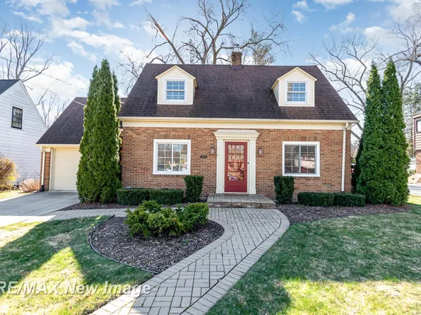 2412 Manor Dr, Midland, MI 48640
