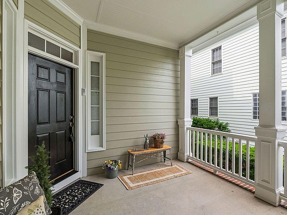 4th image of 909 Carpenter Town Ln